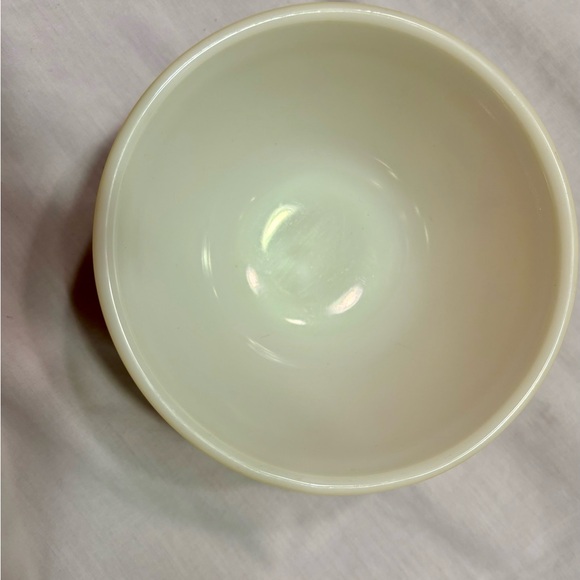 Vintage Gold and White Butterfly 1 1/2 Pint Pyrex Bowl - Picture 4 of 4